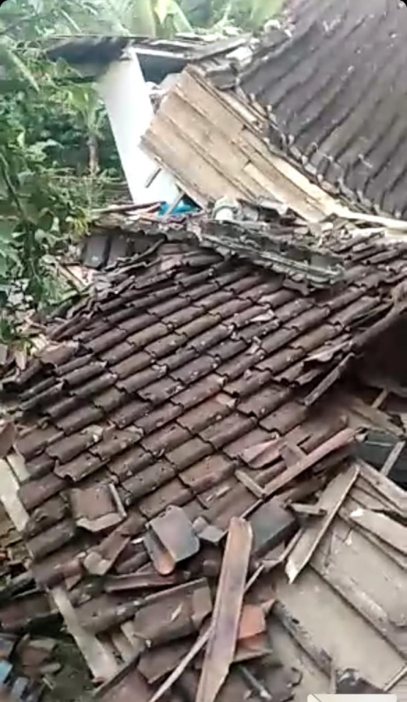 Garase Roboh di Banjar Delod Pasar, Desa Taman, Kecamatan Abiansemal Tanggal  05 Desember 2023